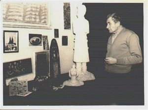 LEONARDUS VAN DE VEN WITH SCULPTURES